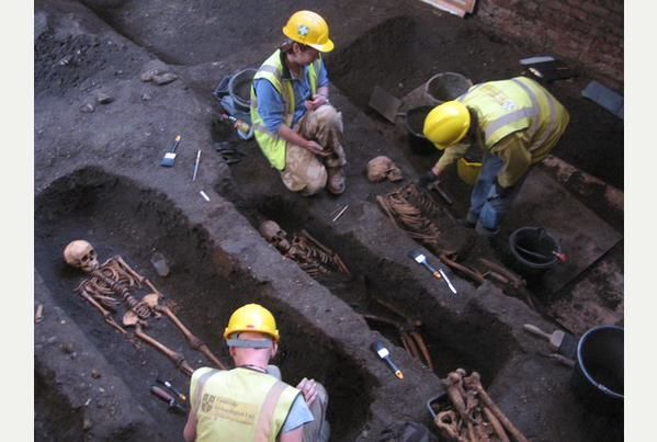 В Британии раскопали "ученое" кладбище останков без гробов