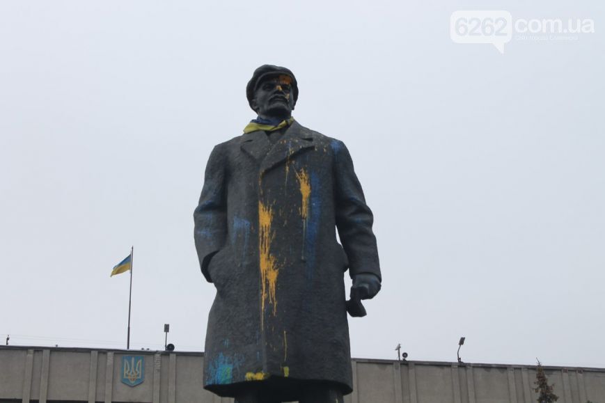 Ленина в Славянске креативно "поздравили" с Днем дурака. Фотофакт
