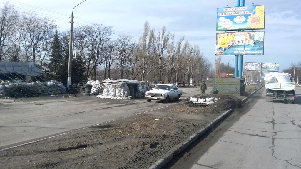 Каким видит Донбасс водитель российского "гумконвоя": фото из глубокого тыла боевиков