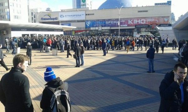 Киевляне выстроились в небывалую очередь за билетами на "Динамо"