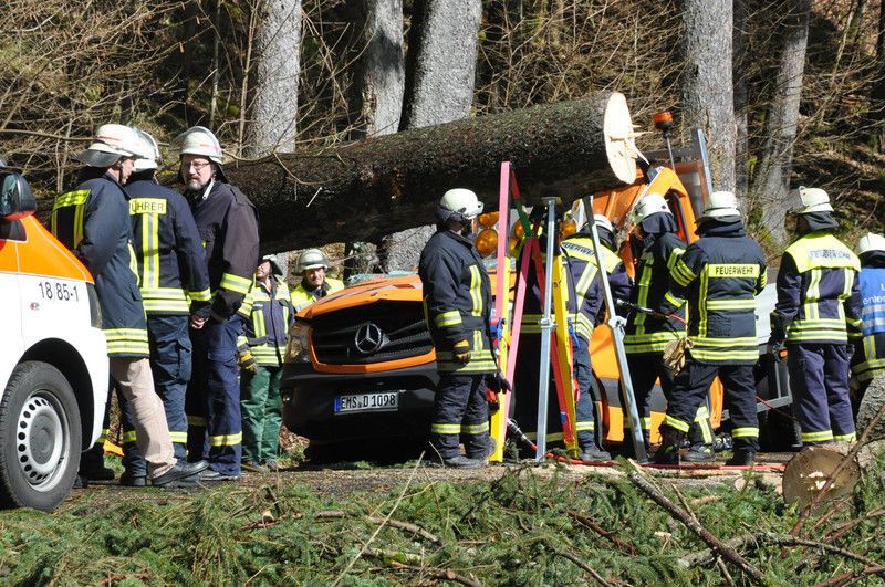 "Никлас" убил 9 человек в Европе: фоторепортаж последствий разбушевавшейся стихии