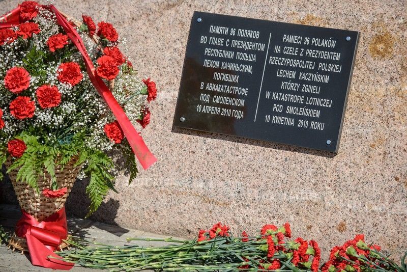Пять лет без Качиньского: в Варшаве на улицы вышли тысячи людей. Фоторепортаж