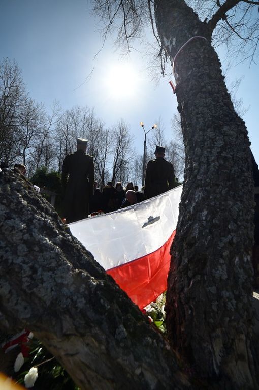 П'ять років без Качинського: у Варшаві на вулиці вийшли тисячі людей. Фоторепортаж