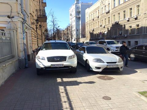 "Герои парковки": пешеходам устроили квест в центре Киева