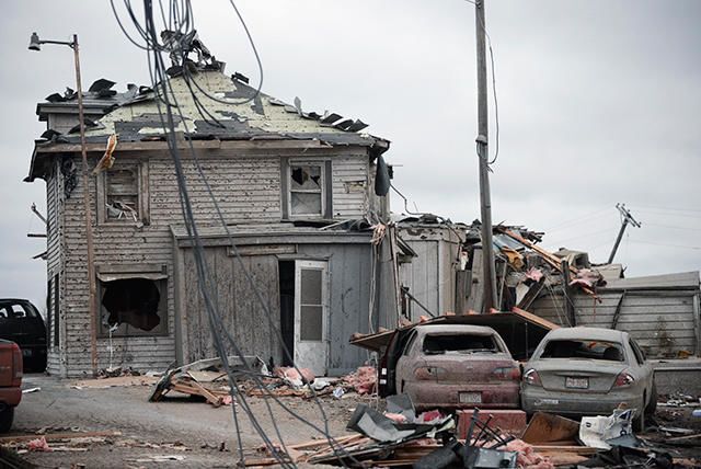 На штат Іллінойс обрушилося небачене раніше торнадо: фото- і відеофакт