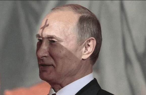 Крест на Путине: соцсети делятся праздничными маразмами из России