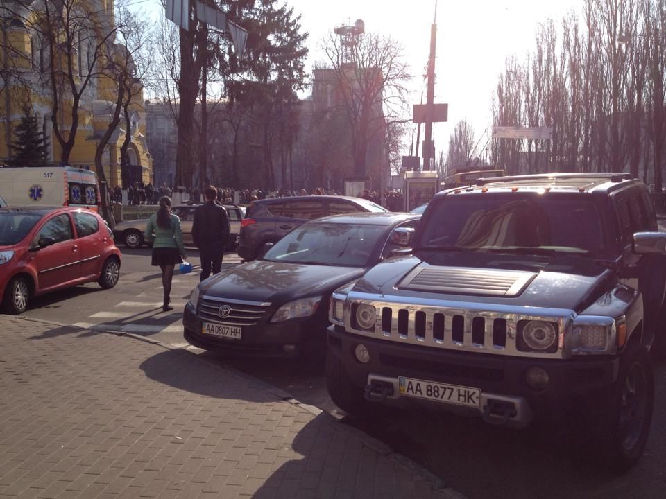 "Герой парковки" по-пасхальному: автолюбители устроили беспредел в центре Киева