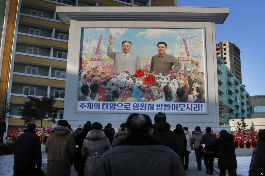 В КНДР с размахом празднуют день рождения "отца нации": опубликованы фото