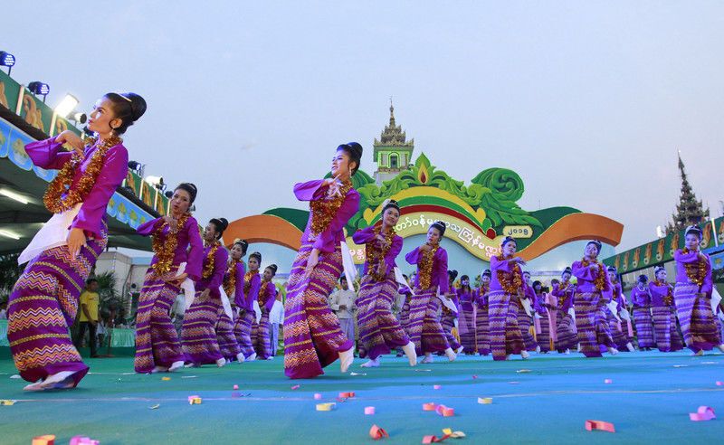 В Таиланде отмечают Новый год: красочные фото праздника