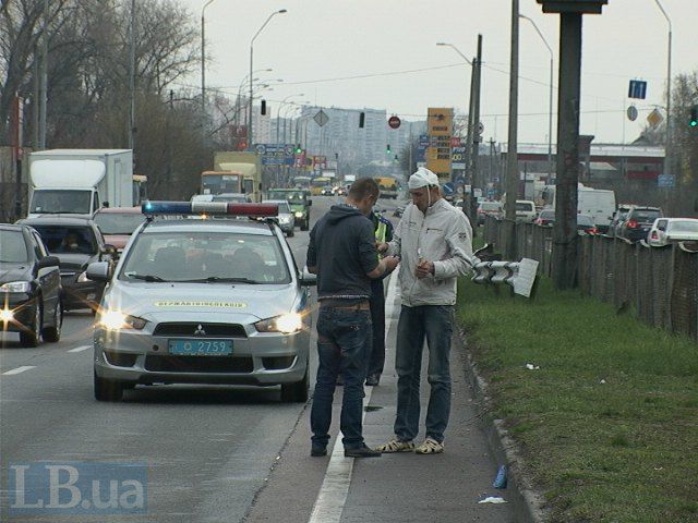 Фатальное ДТП в Киеве: внедорожник на скорости вылетел на "встречку" и перевернулся