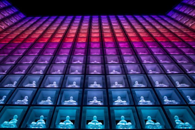 Незабываемое высокотехнологичное кладбище в Японии