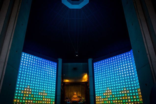 Незабываемое высокотехнологичное кладбище в Японии