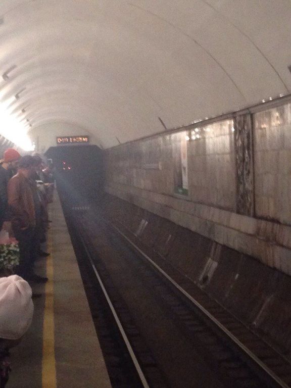 В киевском метро задымились два вагона: фотофакт