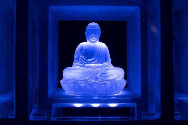 Незабываемое высокотехнологичное кладбище в Японии