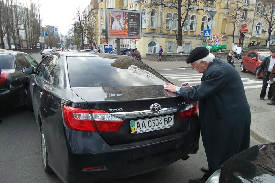 Екс-нардеп, який курирував роботу в Криму, влаштував ДТП на пішохідному переході в Києві