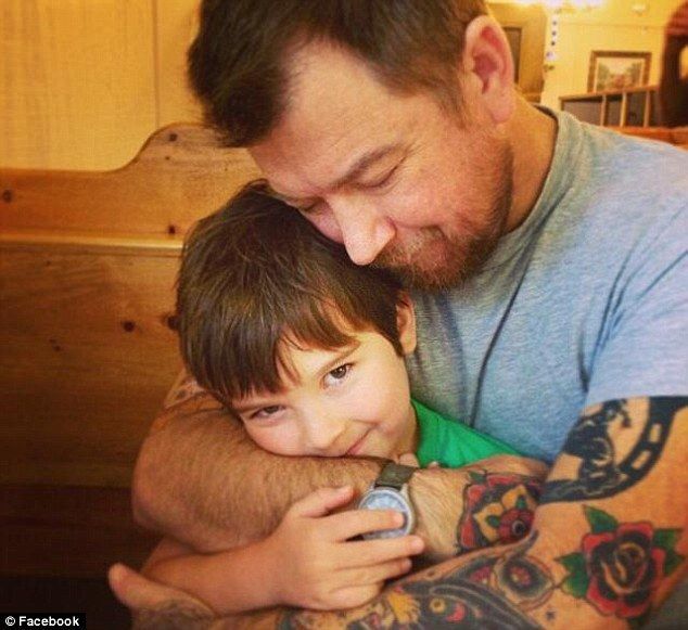 Мальчик-мем собрал $38 тыс. на пересадку почки отцу 