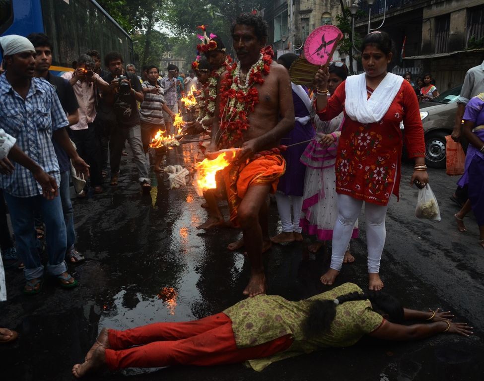 Чарак Пуджа: фестиваль боли в Индии