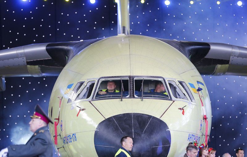 Завод "Антонов" представил новый самолет