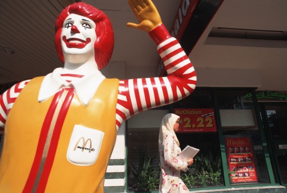 Как менялся вид McDonald's за 60 лет: от послевоенных лет до наших дней