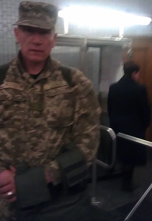 Контролеры в киевском метро опять скандалят с бойцами АТО 