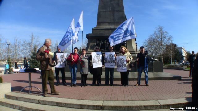 У Севастополі окупанти розігнали мітинг проти нової "влади": відеофакт