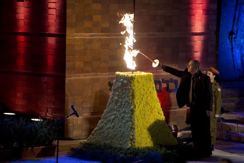 В Израиле прошел День памяти жертв Холокоста: фото церемонии