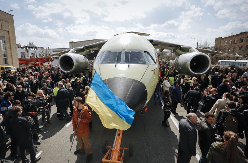 Завод "Антонов" представив новий літак