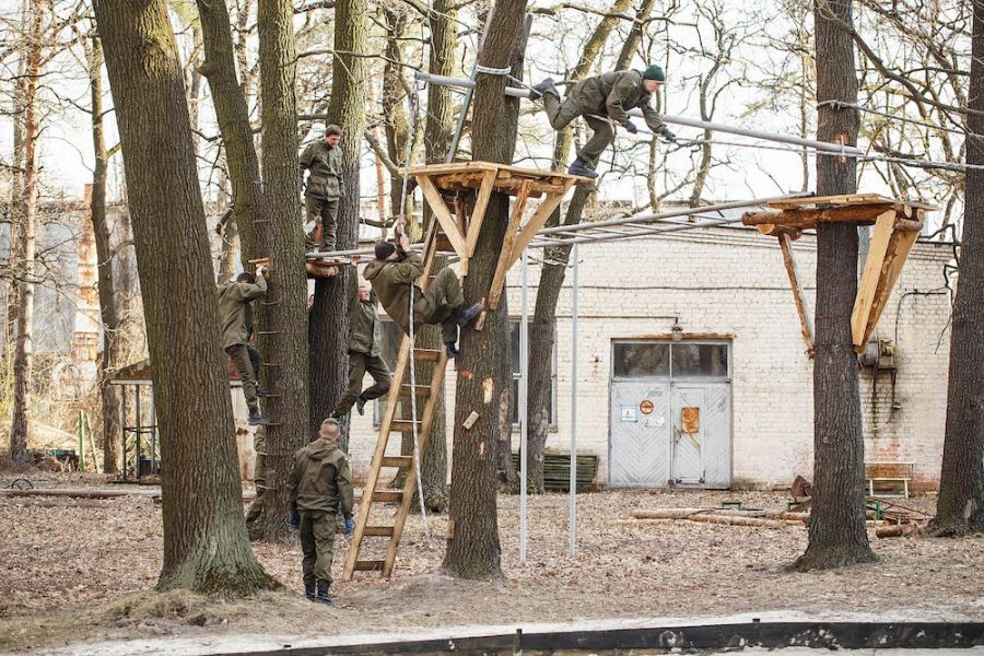 В мережу потрапили фото тренувальної бази полку "Азов"