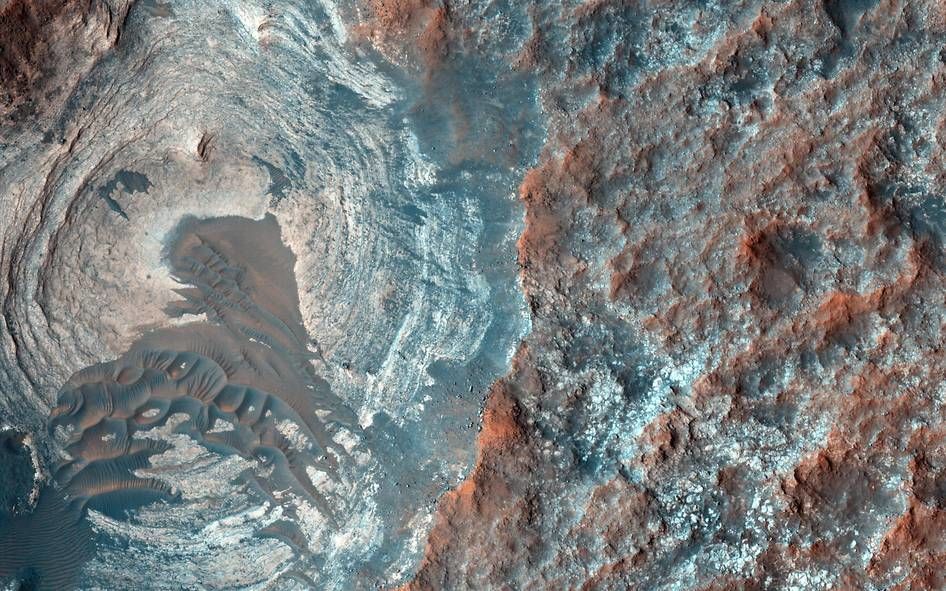 НАСА опубликовало детальный снимок загадочного марсианского ландшафта