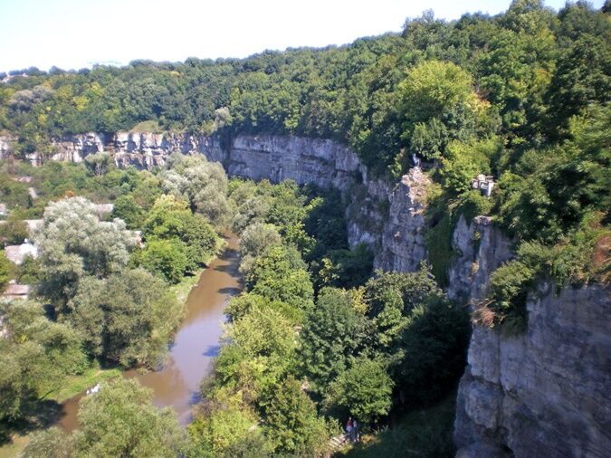 Самые красивые каньоны Украины: маленькая Швейцария в Буках и меловый Святогорск