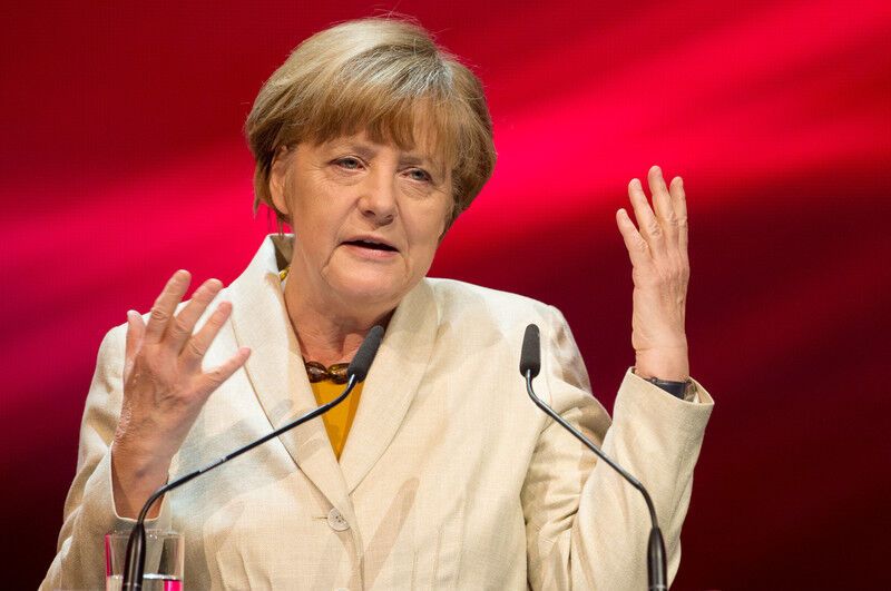 Ангела Меркель освежила гардероб: самые яркие костюмы