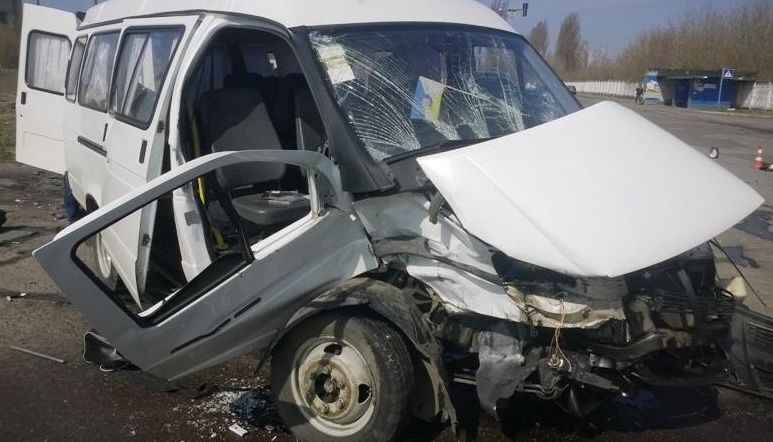 В ДТП на Киевщине пострадали 13 человек