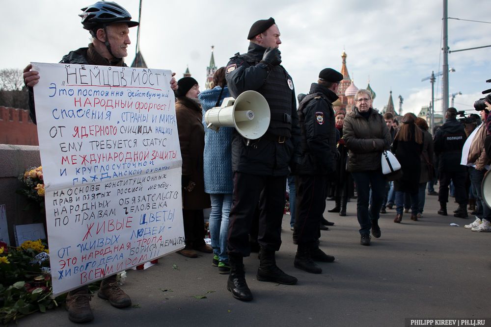 "Путин - это Гитлер. Россияне, мы убиваем": как в Москве люди вышли за Украину