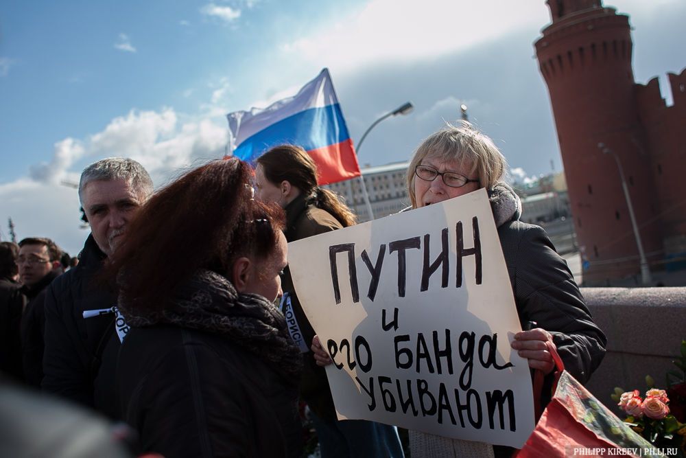"Путин - это Гитлер. Россияне, мы убиваем": как в Москве люди вышли за Украину