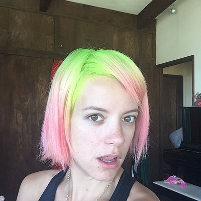 Британская певица шокировала сеть, покрасив волосы в цвета арбуза. Фотофакт