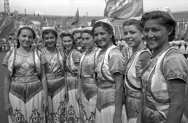 Дыхание войны. Девушки на спортивных парадах в СССР: уникальная фотоподборка