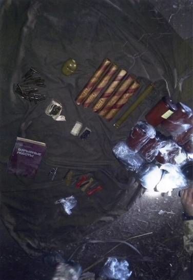 В Курахово нашли крупное хранилище оружия боевиков, готовивших теракты по указке Генштаба России