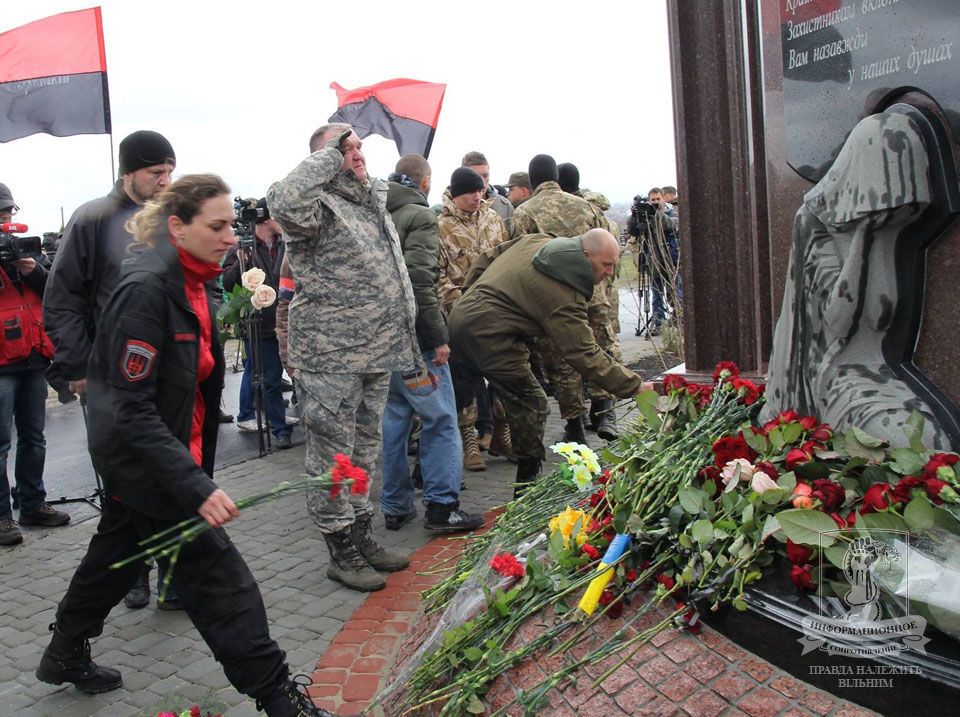 В Днепропетровске открыли Мемориал погибшим Героям Украины