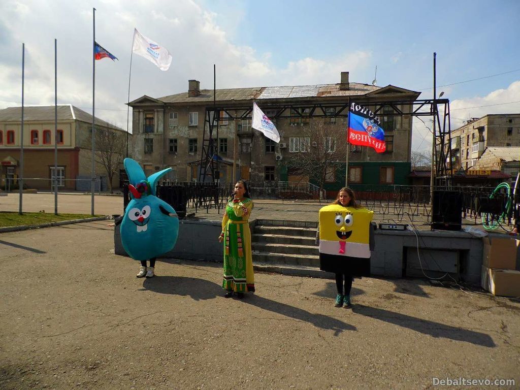 Террористы устроили праздник для детей на руинах Дебальцево: опубликованы фото