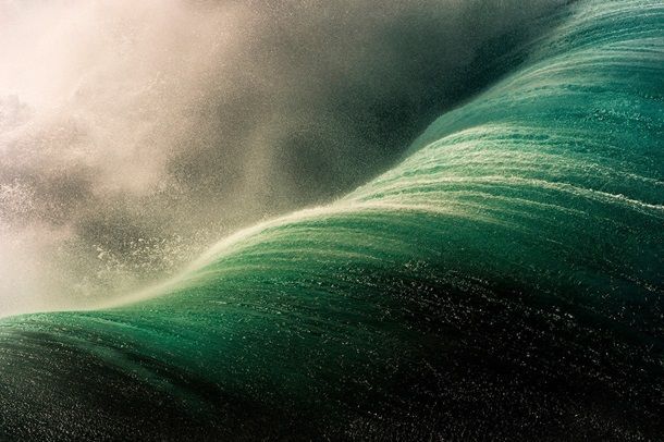 Опубликованы уникальные фото бушующего океана
