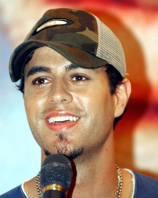 Страшно вспомнить: ужасные модные тенденции 2004-го года