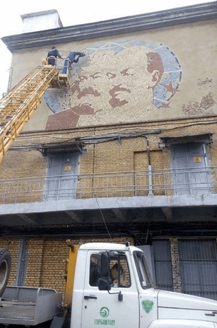 Good bye Ленін: у Харкові позбавляються від радянських фресок і прощаються з Росією 