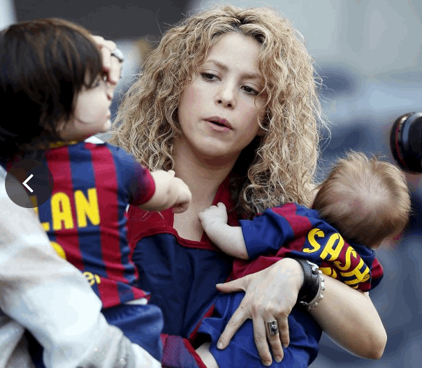 Шакира взяла на матч "Барселоны" 3х-месячного сына