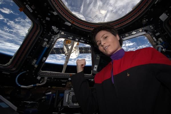 Астронавтка сделала селфи в космосе в форме героя "Звездного пути"