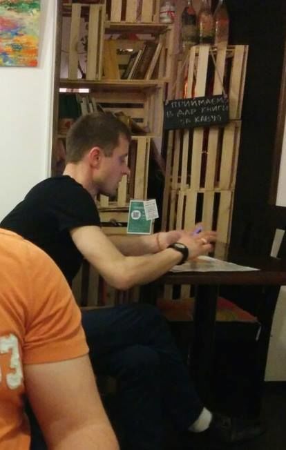 В киевском кафе вор нагло украл кошелек: видеофакт