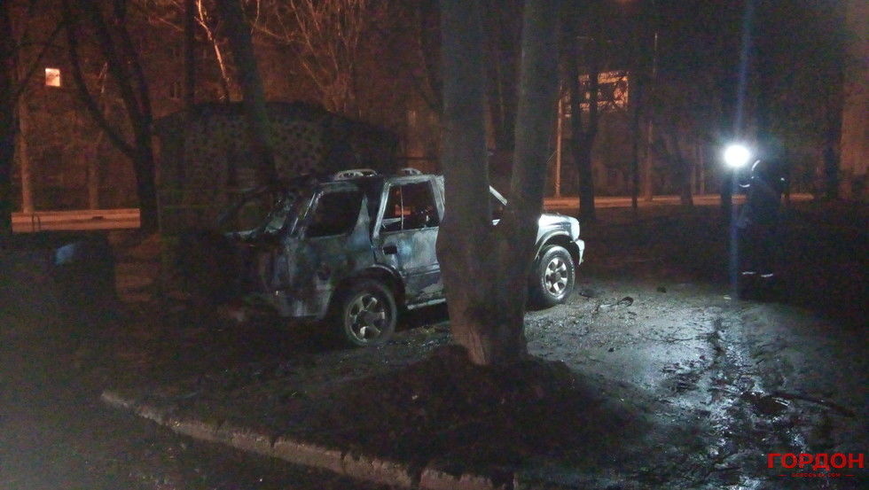 В Харькове ночью взорвали камуфлированный джип. Опубликовано фото и видео