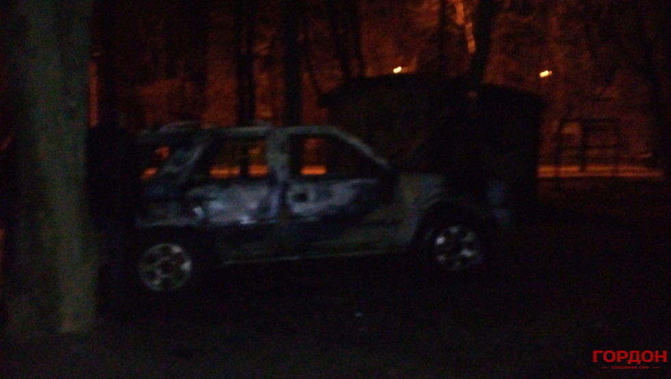 В Харькове ночью взорвали камуфлированный джип. Опубликовано фото и видео