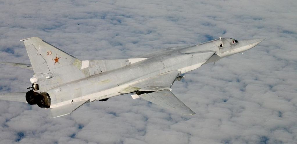 Російські бомбардувальники літають над ЄС з ракетами на борту: фото НАТО