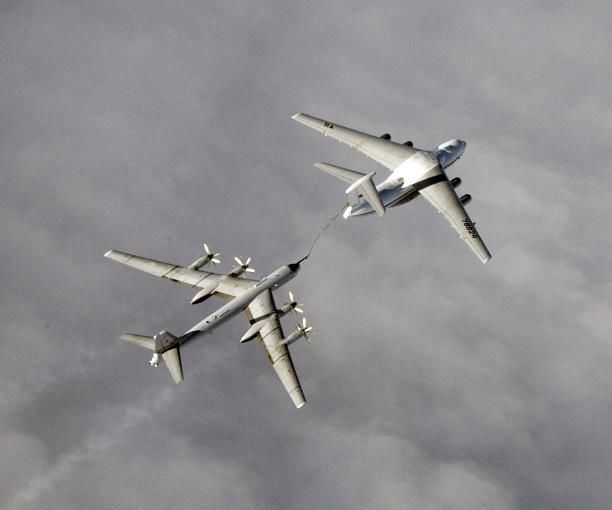 Российские бомбардировщики летают над ЕС с ракетами на борту: фото НАТО