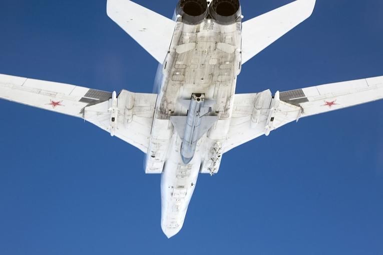Российские бомбардировщики летают над ЕС с ракетами на борту: фото НАТО